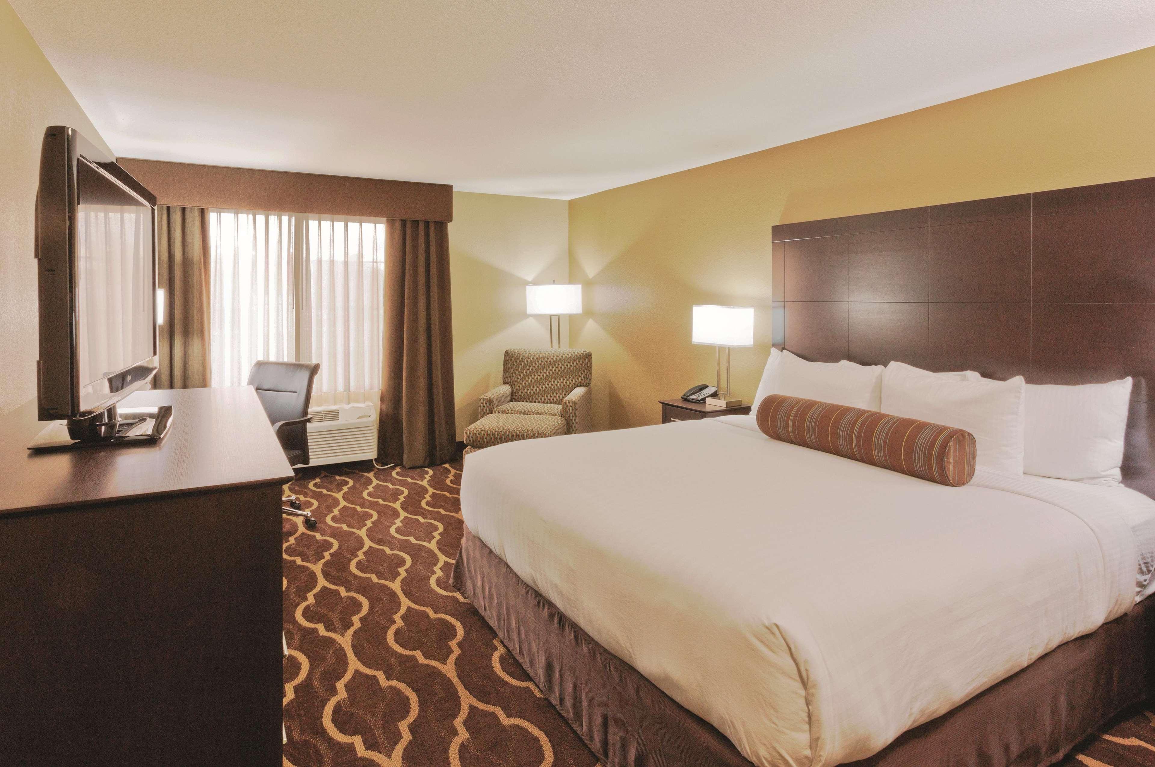 La Quinta Inn & Suites By Wyndham Lv Tropicana Stadium Las Vegas Dış mekan fotoğraf