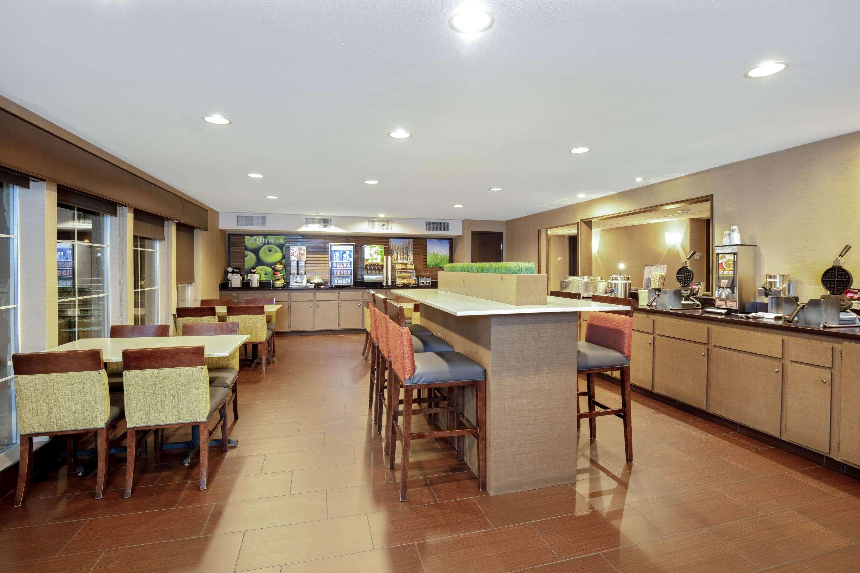 La Quinta Inn & Suites By Wyndham Lv Tropicana Stadium Las Vegas Dış mekan fotoğraf