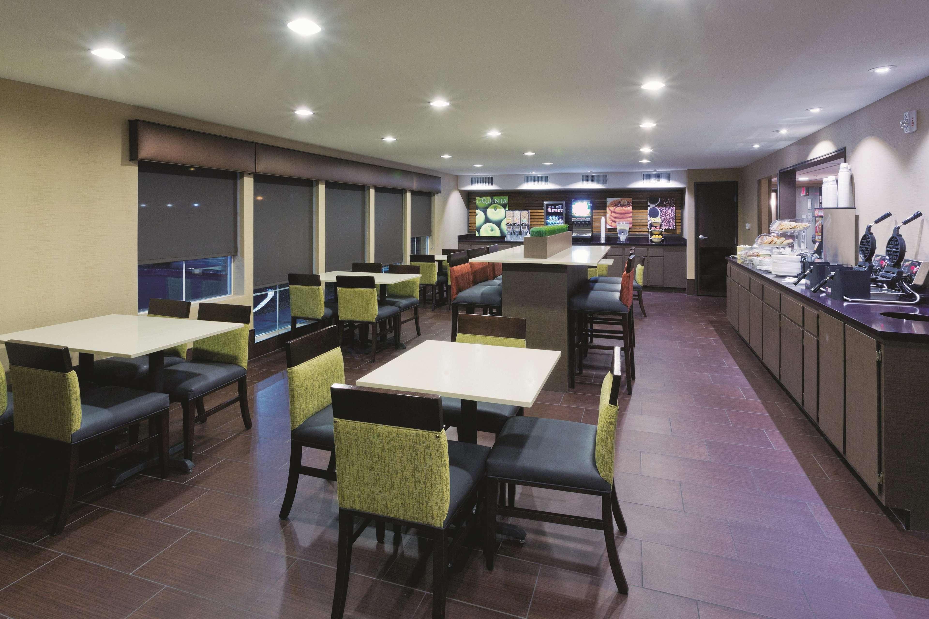La Quinta Inn & Suites By Wyndham Lv Tropicana Stadium Las Vegas Dış mekan fotoğraf