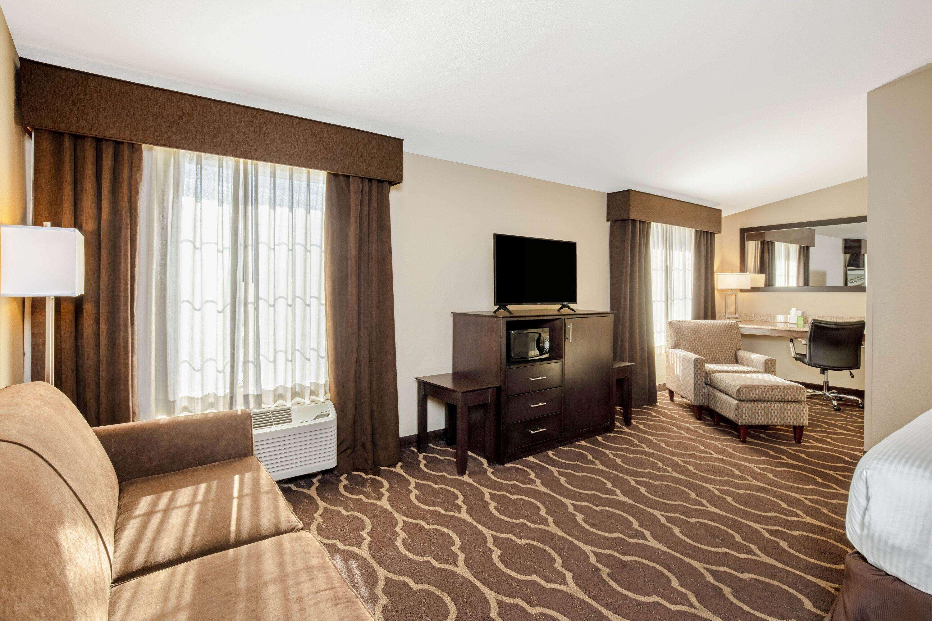 La Quinta Inn & Suites By Wyndham Lv Tropicana Stadium Las Vegas Dış mekan fotoğraf