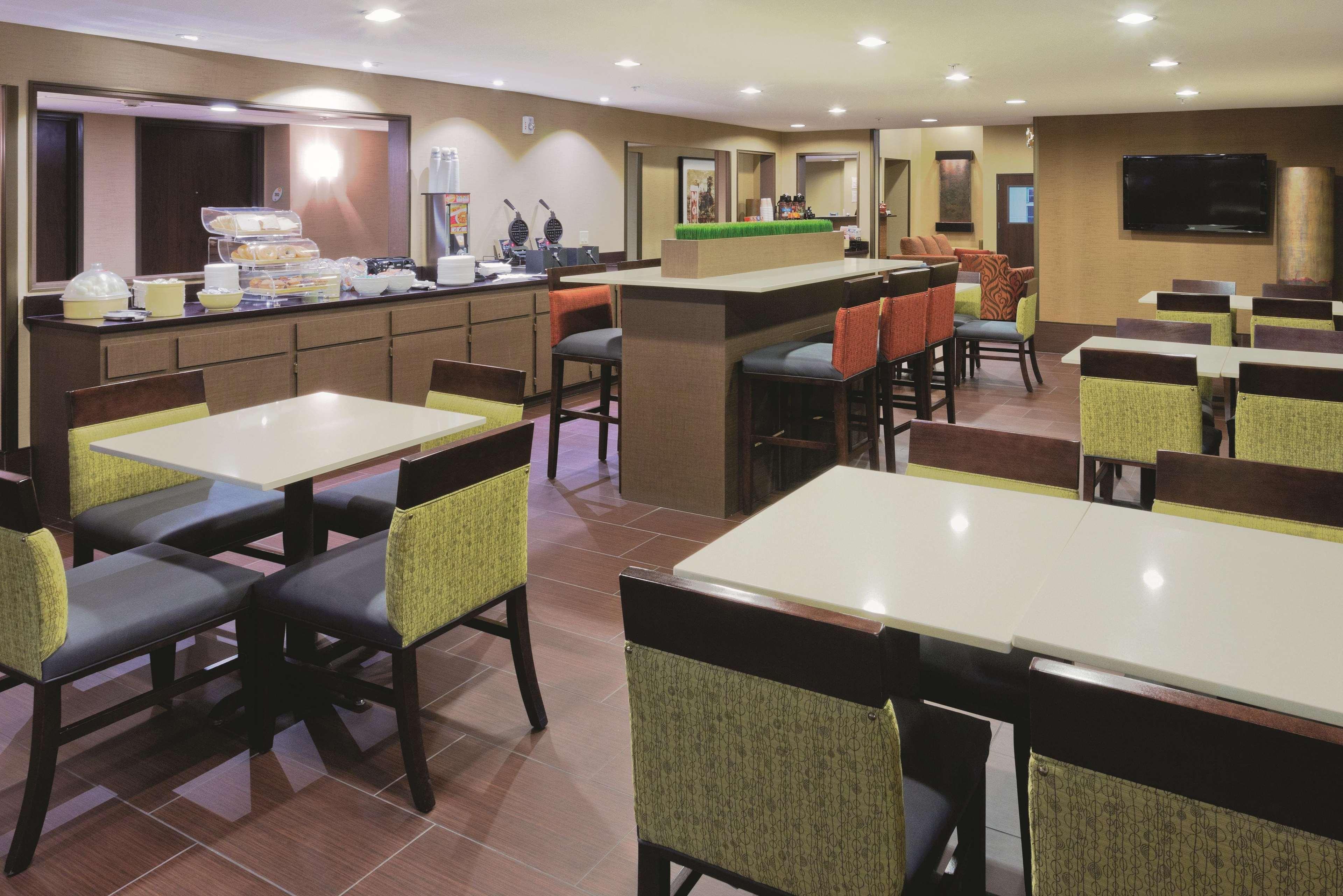 La Quinta Inn & Suites By Wyndham Lv Tropicana Stadium Las Vegas Dış mekan fotoğraf