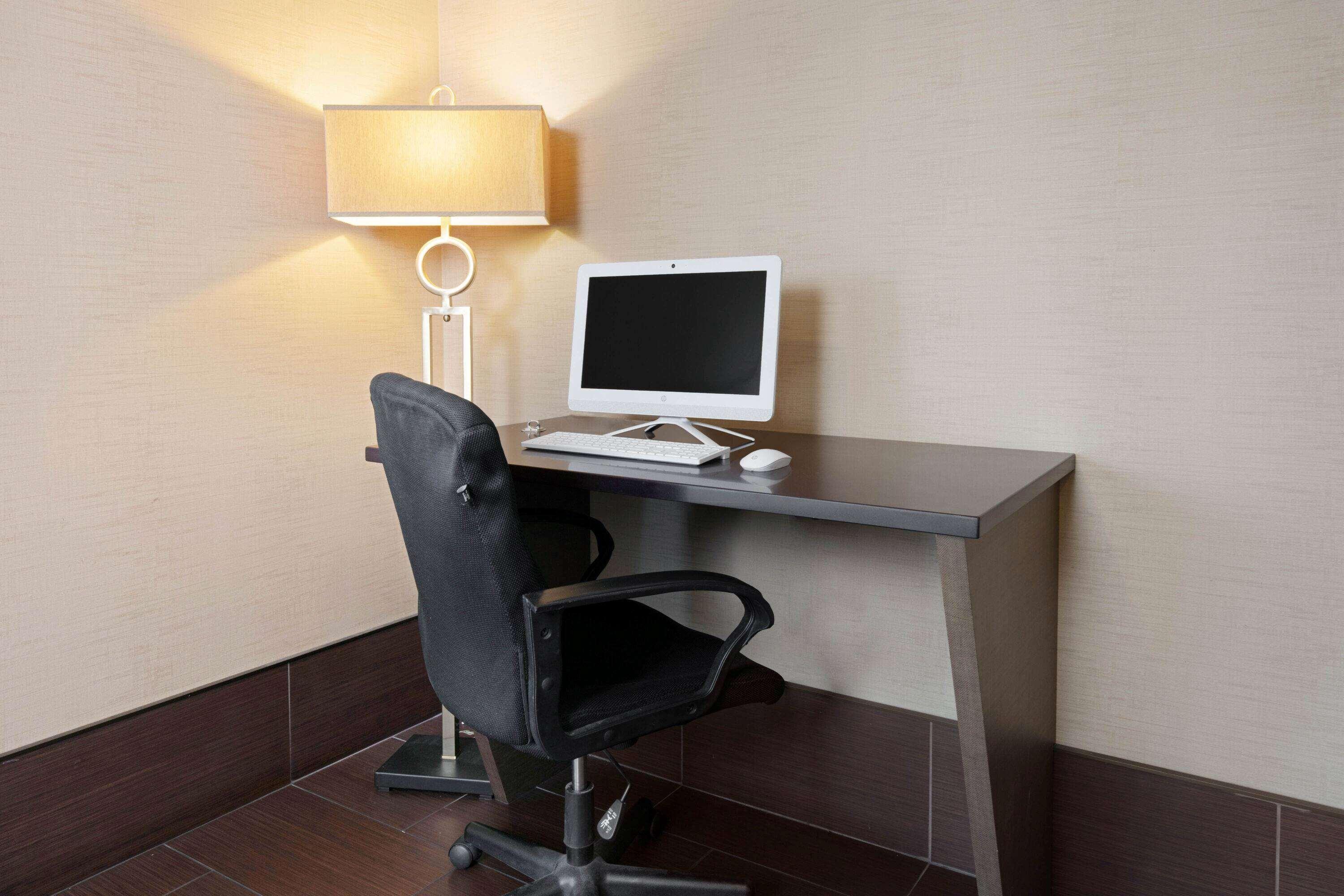 La Quinta Inn & Suites By Wyndham Lv Tropicana Stadium Las Vegas Dış mekan fotoğraf