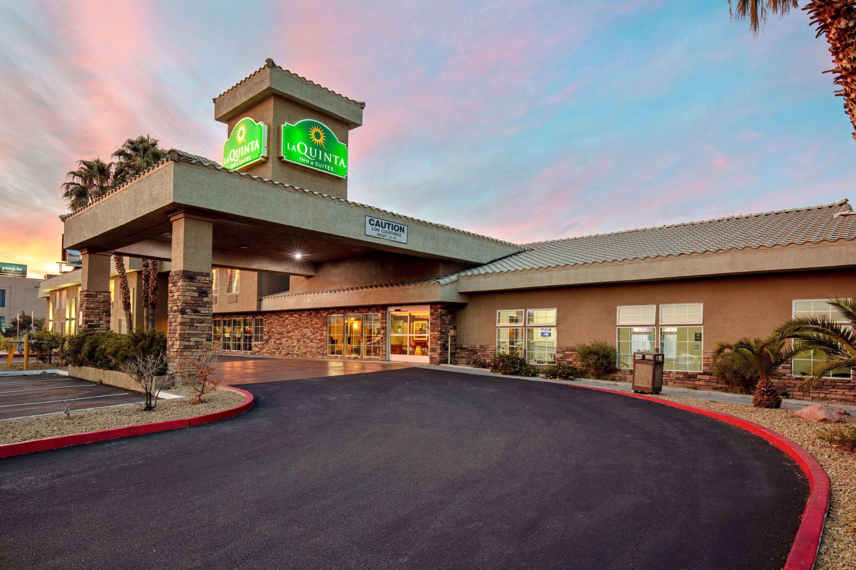 La Quinta Inn & Suites By Wyndham Lv Tropicana Stadium Las Vegas Dış mekan fotoğraf