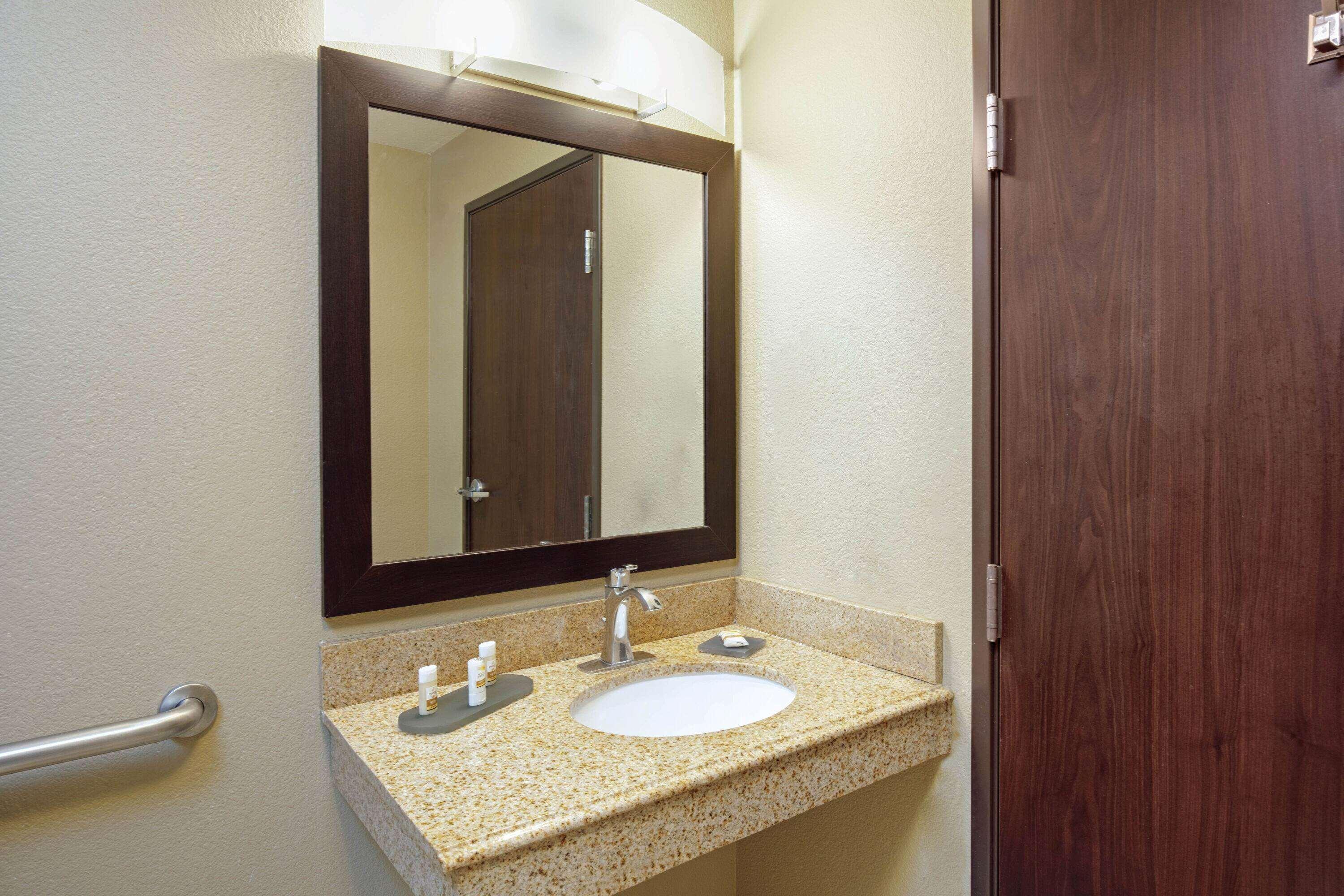 La Quinta Inn & Suites By Wyndham Lv Tropicana Stadium Las Vegas Dış mekan fotoğraf