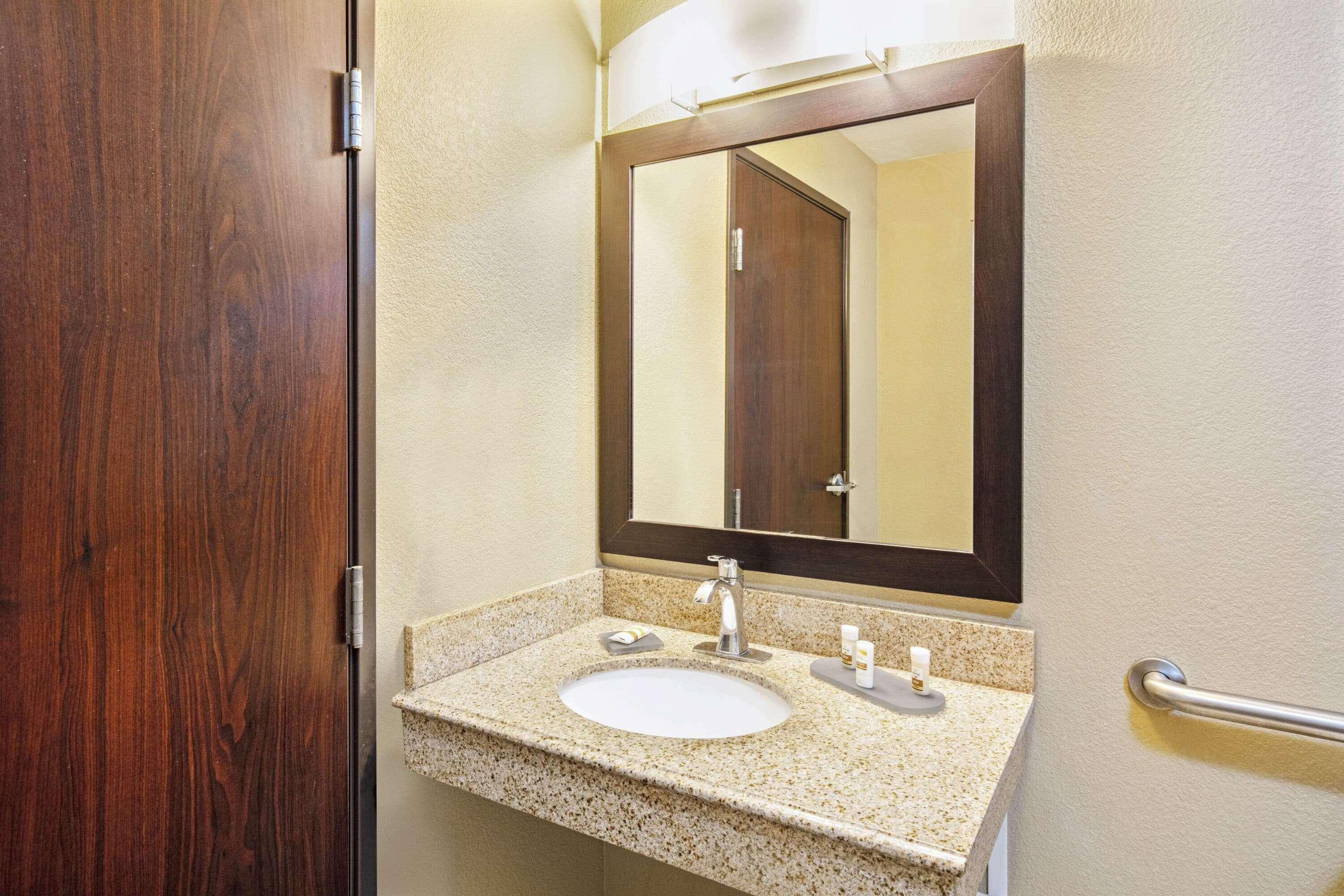 La Quinta Inn & Suites By Wyndham Lv Tropicana Stadium Las Vegas Dış mekan fotoğraf